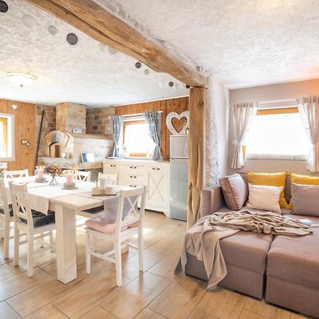 Guest House Pr' Cut Zirovnica Екстериор снимка