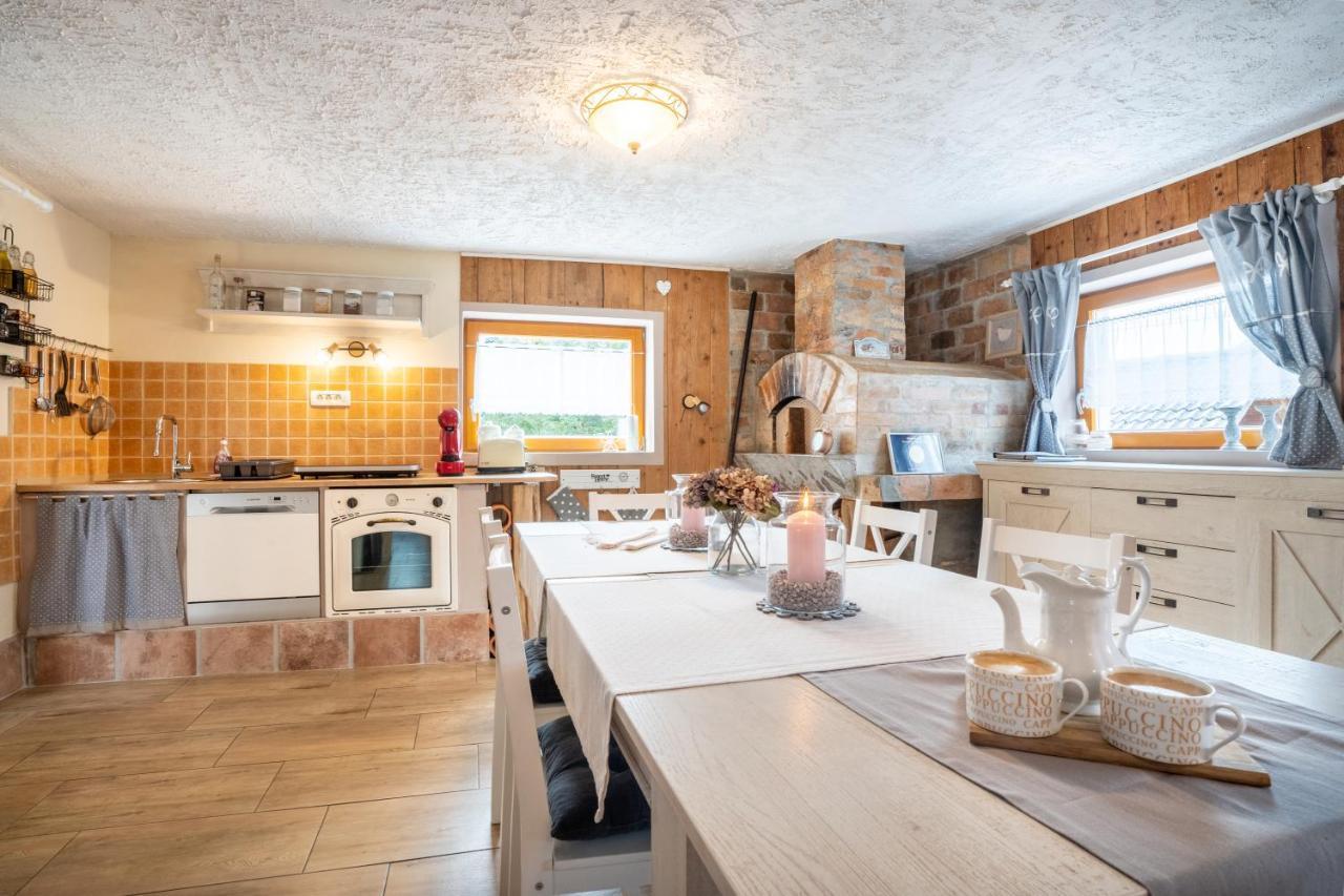 Guest House Pr' Cut Zirovnica Екстериор снимка