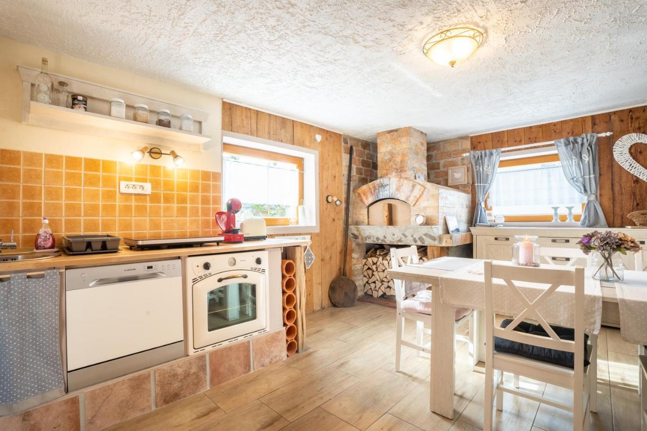 Guest House Pr' Cut Zirovnica Екстериор снимка
