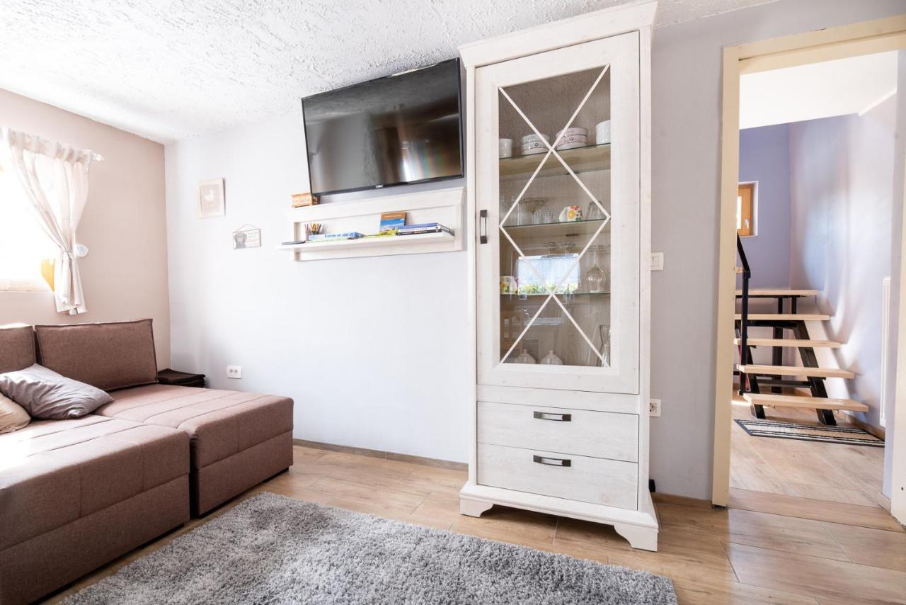 Guest House Pr' Cut Zirovnica Екстериор снимка
