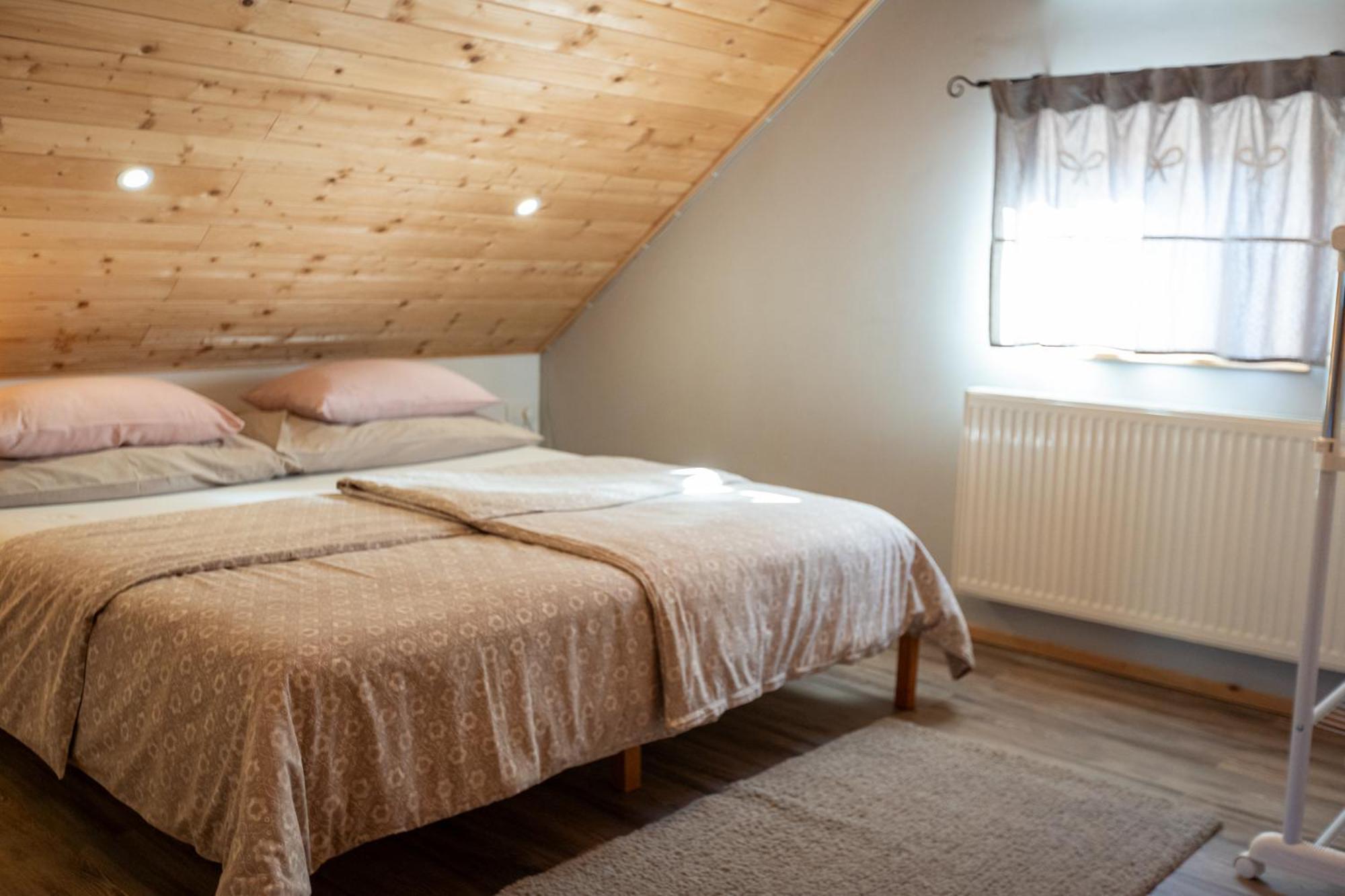 Guest House Pr' Cut Zirovnica Екстериор снимка