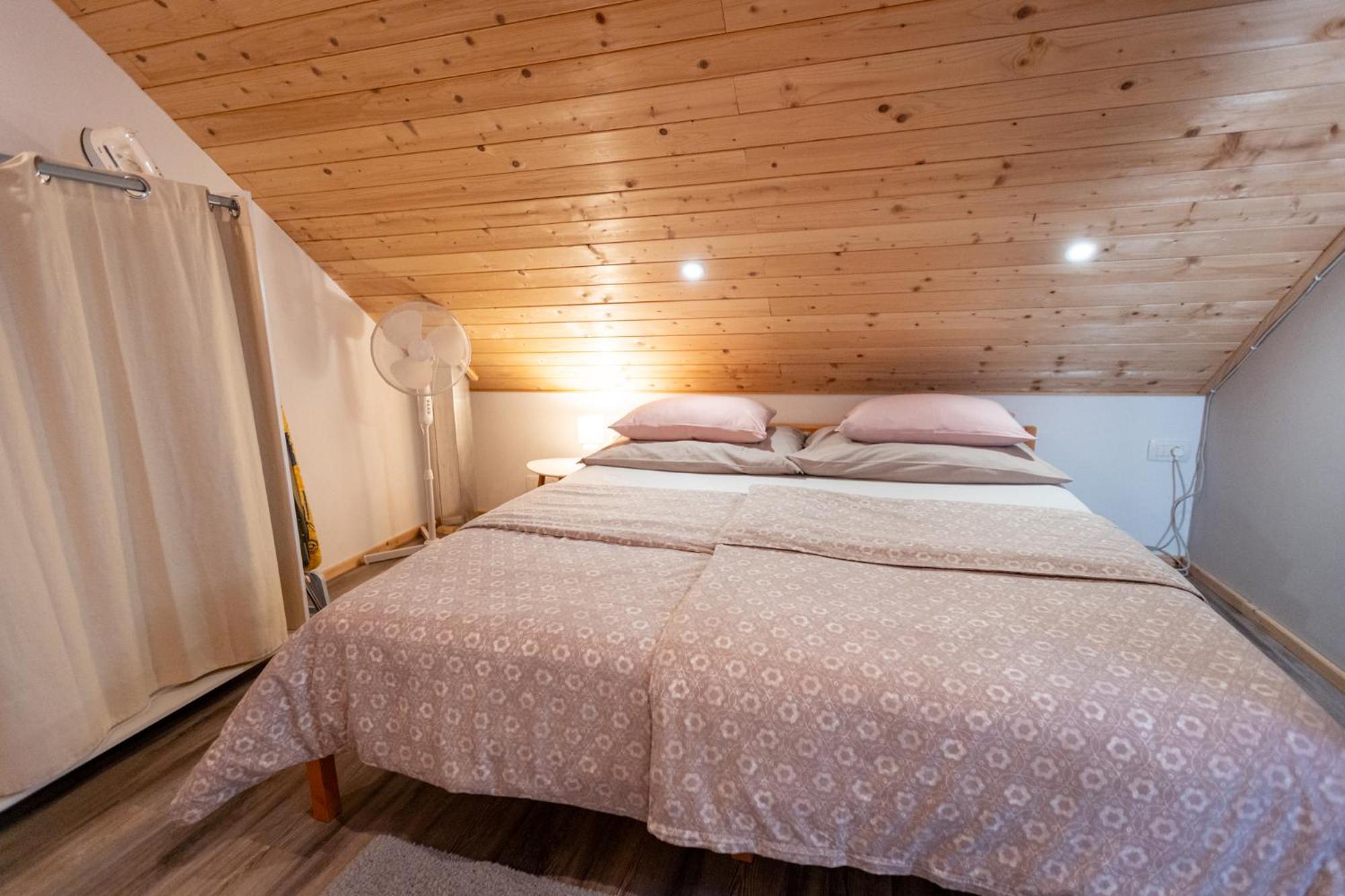 Guest House Pr' Cut Zirovnica Екстериор снимка
