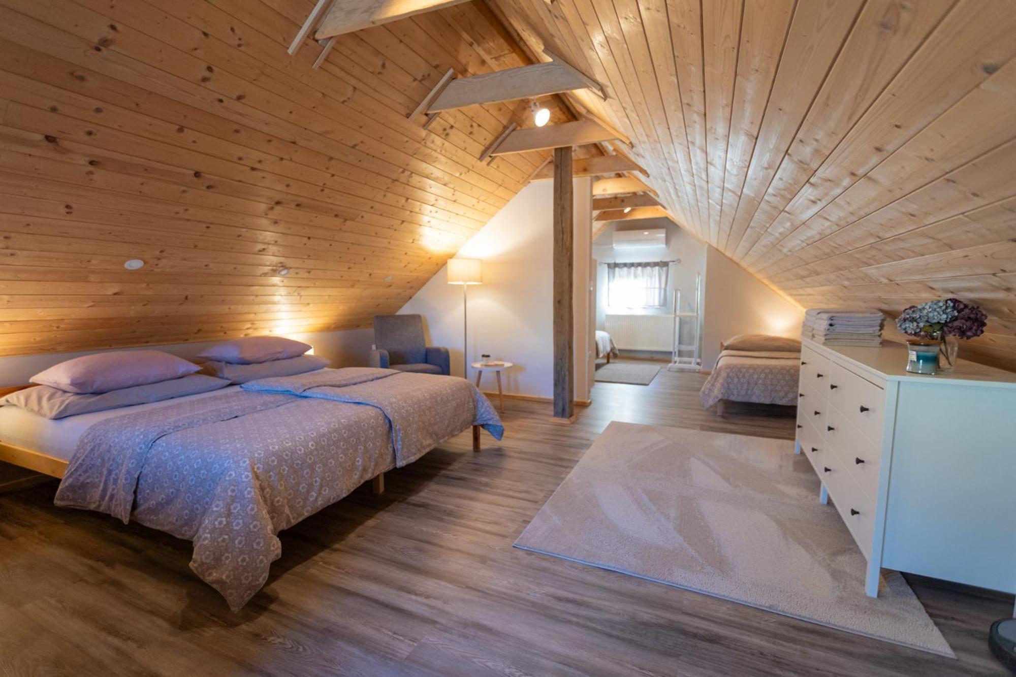 Guest House Pr' Cut Zirovnica Екстериор снимка