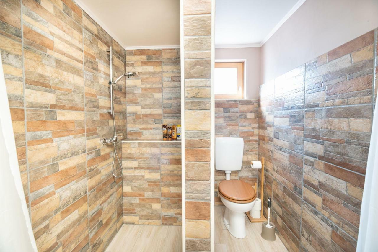 Guest House Pr' Cut Zirovnica Екстериор снимка