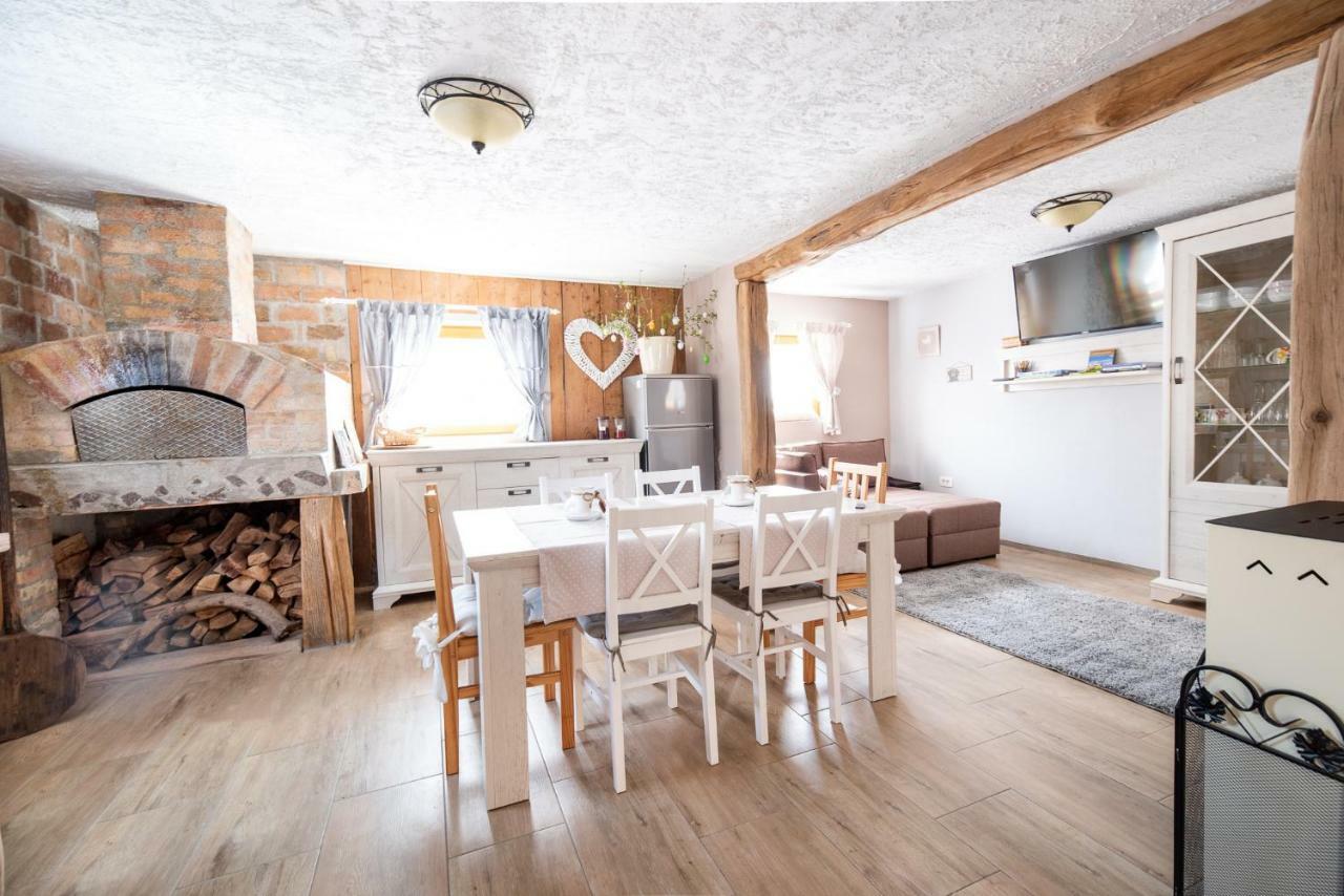 Guest House Pr' Cut Zirovnica Екстериор снимка