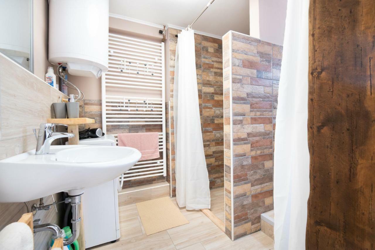 Guest House Pr' Cut Zirovnica Екстериор снимка